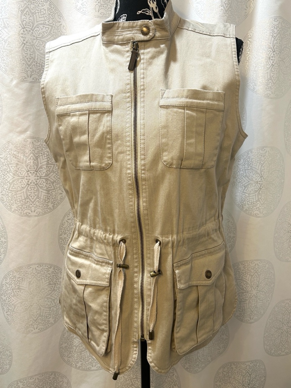 Gander Mountain Guide Series GS Explorer Traveler’s Vest Khaki NWOT 
Men’s M